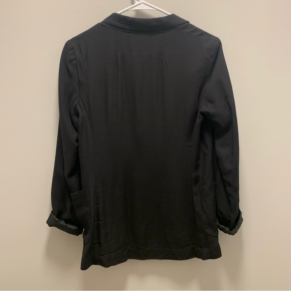 Talula Aritzia Black Two Pocket Flowy Kent Blazer - Picture 4 of 10